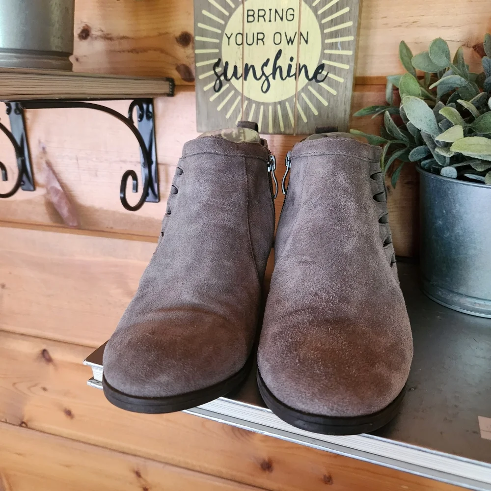 Michael Michael Shannon Piper Boots Gray Suede Leather Laser Cut Ankle Sz 7.5‎ M